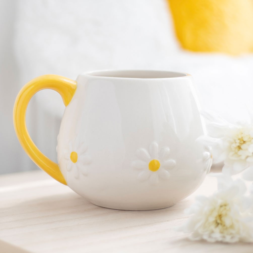 Rounded ceramic mug with daisy pattern, perfect for tea, coffee, or a cheerful kitchen touch