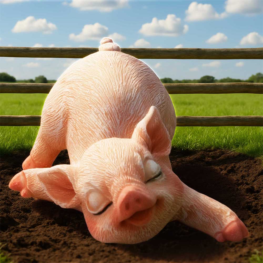 Mini pig figurine 5.5cm with sweet expression, ideal for small displays